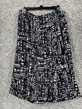 CHICO'S Geometric Design Black & White Skirt Women's Size 2 Large Women's 12